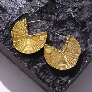 Totem gold earrings